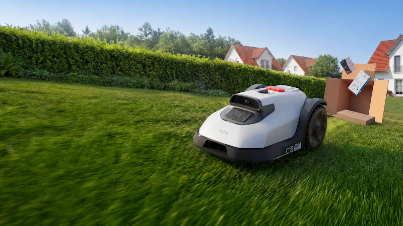 eufy Mähroboter C15 beim automatischen Rasenmähen im Garten